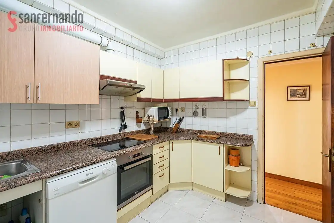 Piso con ascensor en venta en Reina Victoria, imagen 3