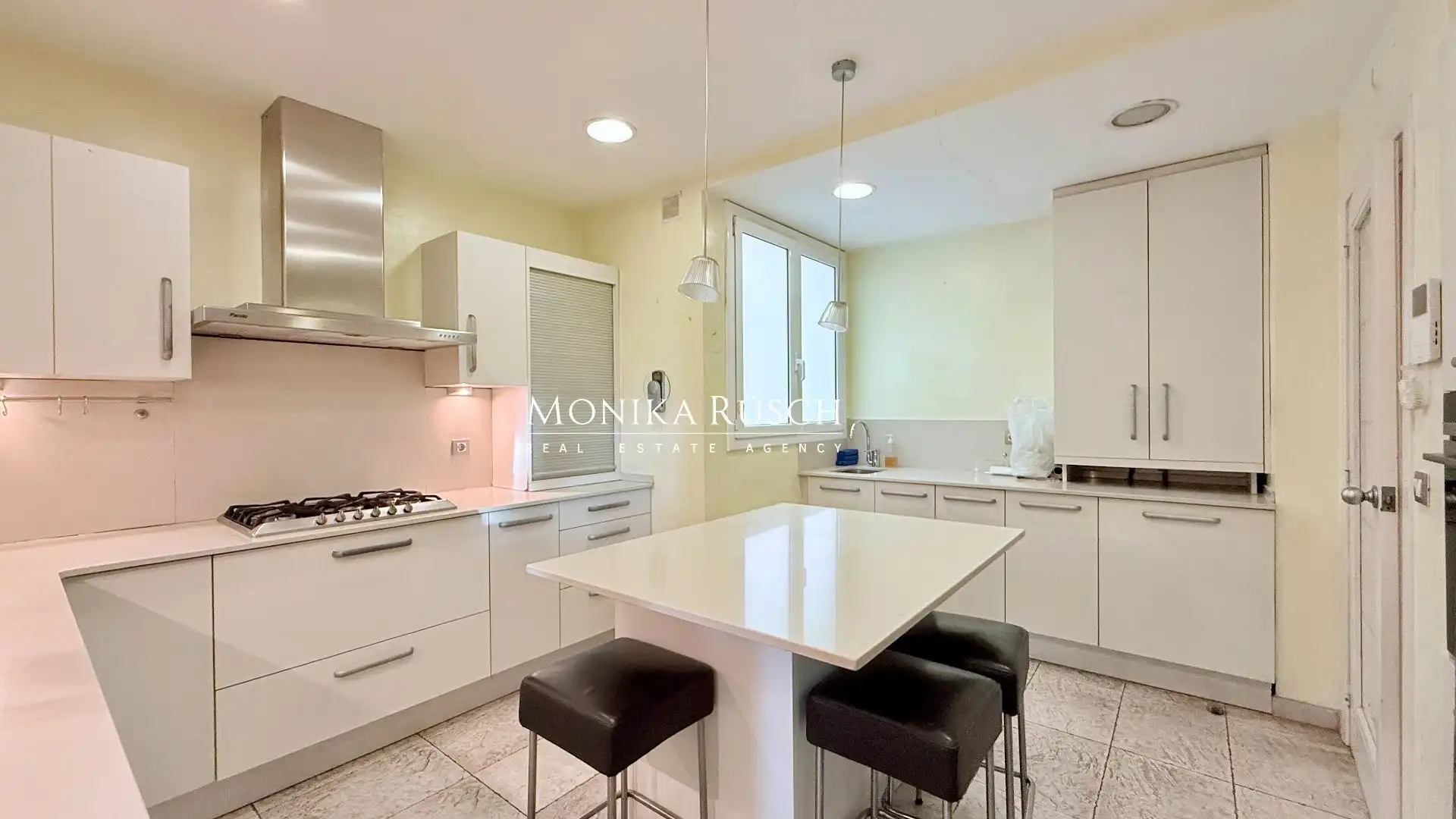 Cocina de Piso en venta en Barcelona con Calefacción, Terraza y Trastero