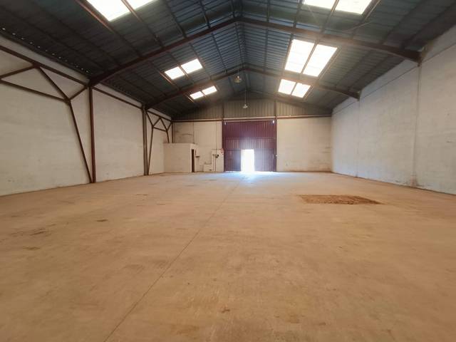 Nave industrial en Alquiler en Gran Vía de Tàrrega Monteblanco en Ensanche - Parque Santa Rosa