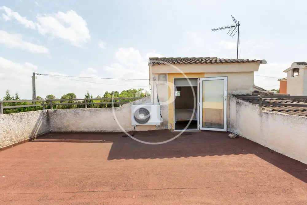 Terrassa de Casa o xalet en venda en La Pobla de Vallbona amb Aire condicionat, Calefacció i Jardí privat