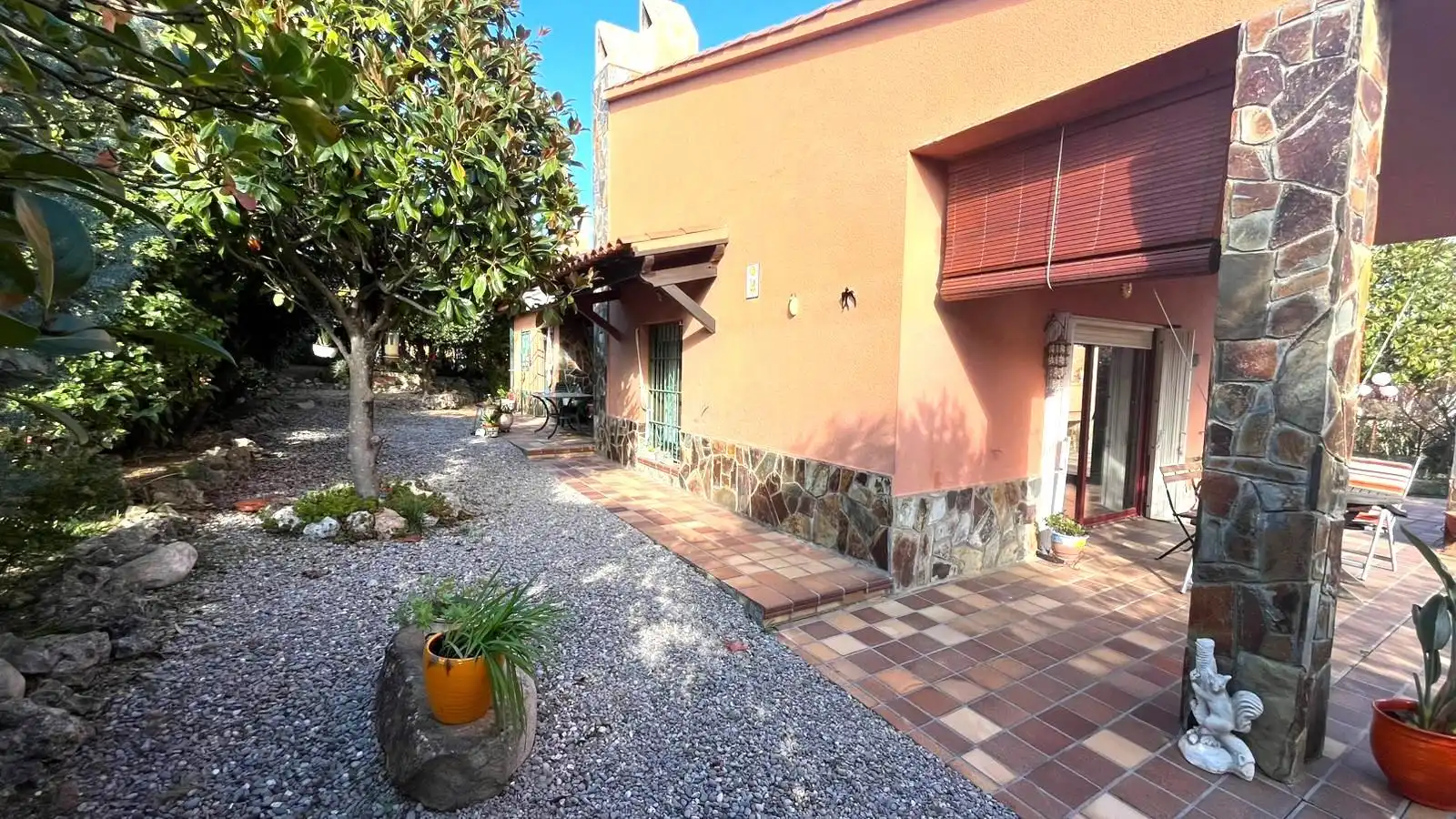 Vista exterior de Casa o xalet en venda en Riells i Viabrea amb Calefacció