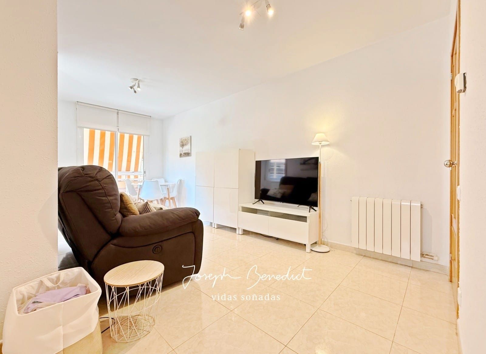 Living room of Flat for sale in Castelldefels  with Air Conditioner, Heating and Storage room