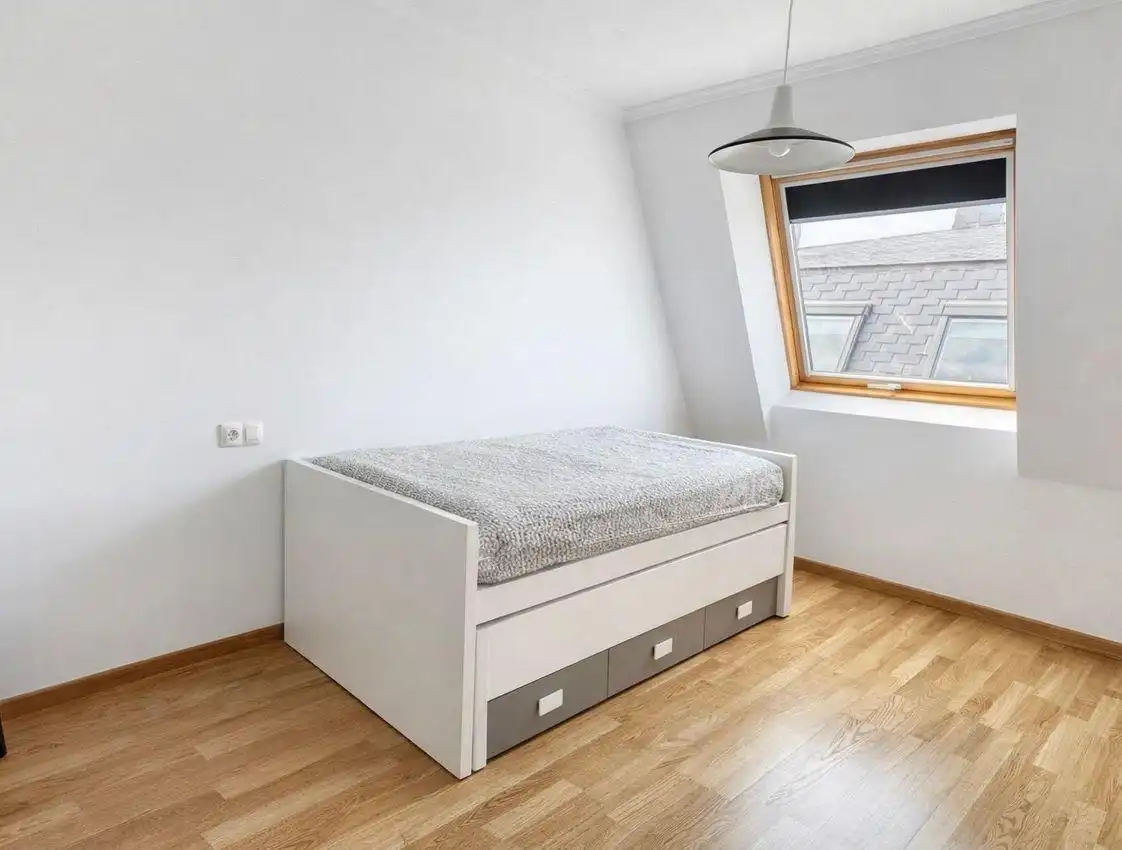 Schlafzimmer von Dachboden zum Verkauf in Cervo mit Heizung, Abstellraum und Möbliert