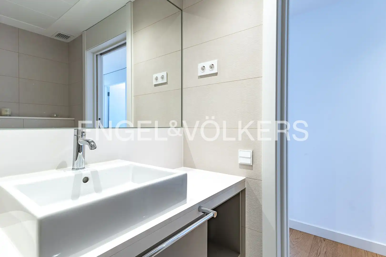 Baño de Piso de alquiler en Barcelona con Aire acondicionado, Calefacción y Parquet