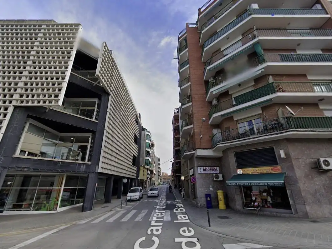 Piso con terraza en venta en Calle CALDERON BARCA