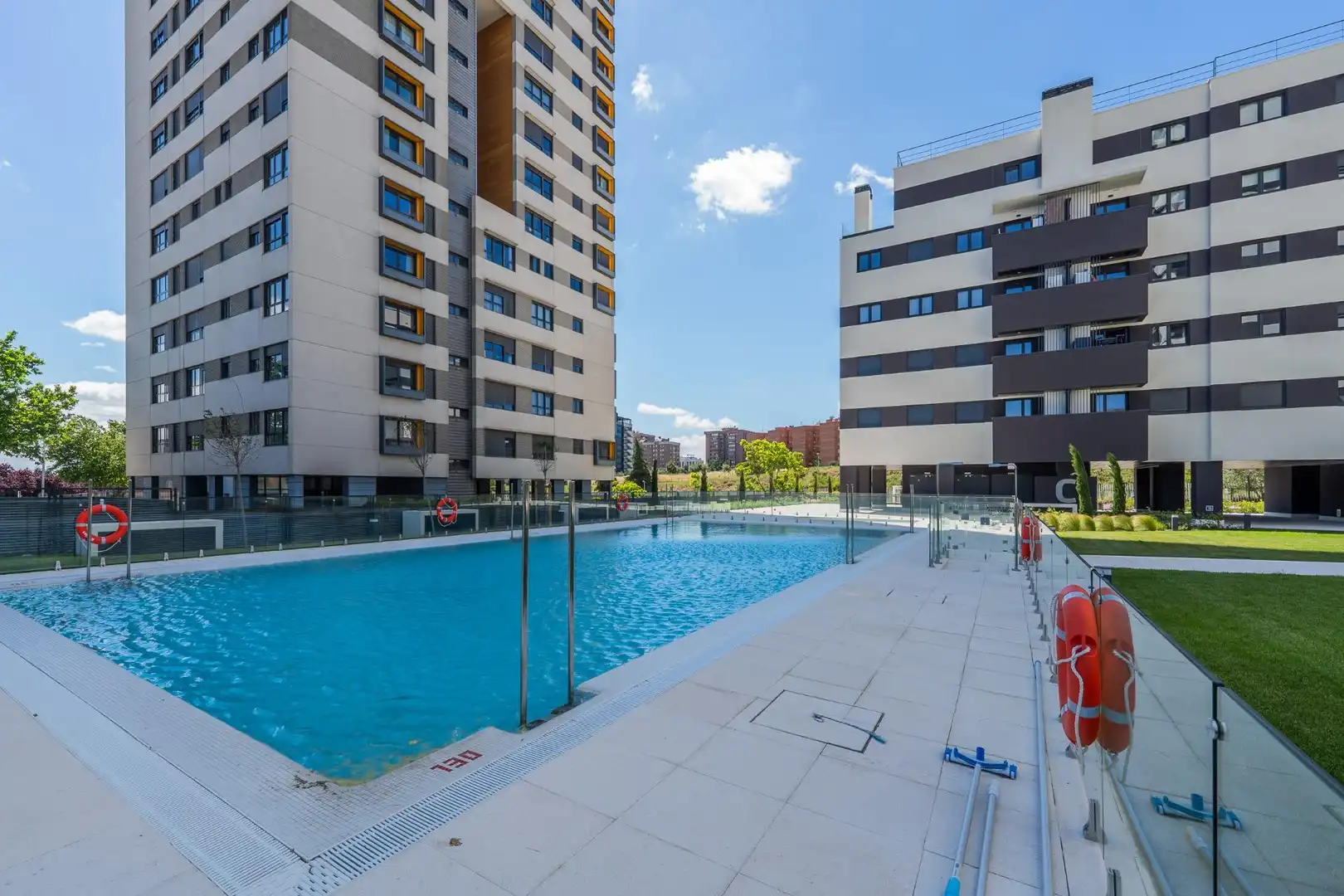 Piscina de Apartamento en venta en Madrid con Aire acondicionado, Calefacción y Jardín privado
