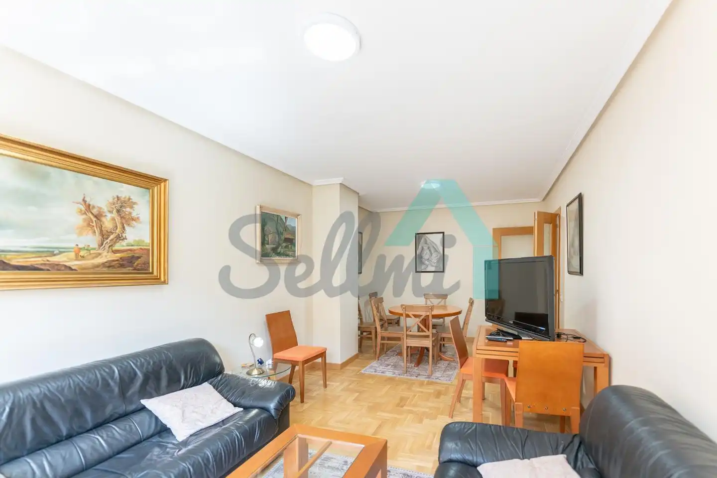 Living room of Flat for rent in Oviedo   with Heating, Parquet flooring and Storage room