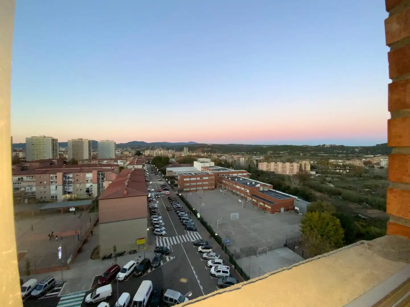 Vista exterior de Piso en venta en Martorell con Horno, Microondas y TV