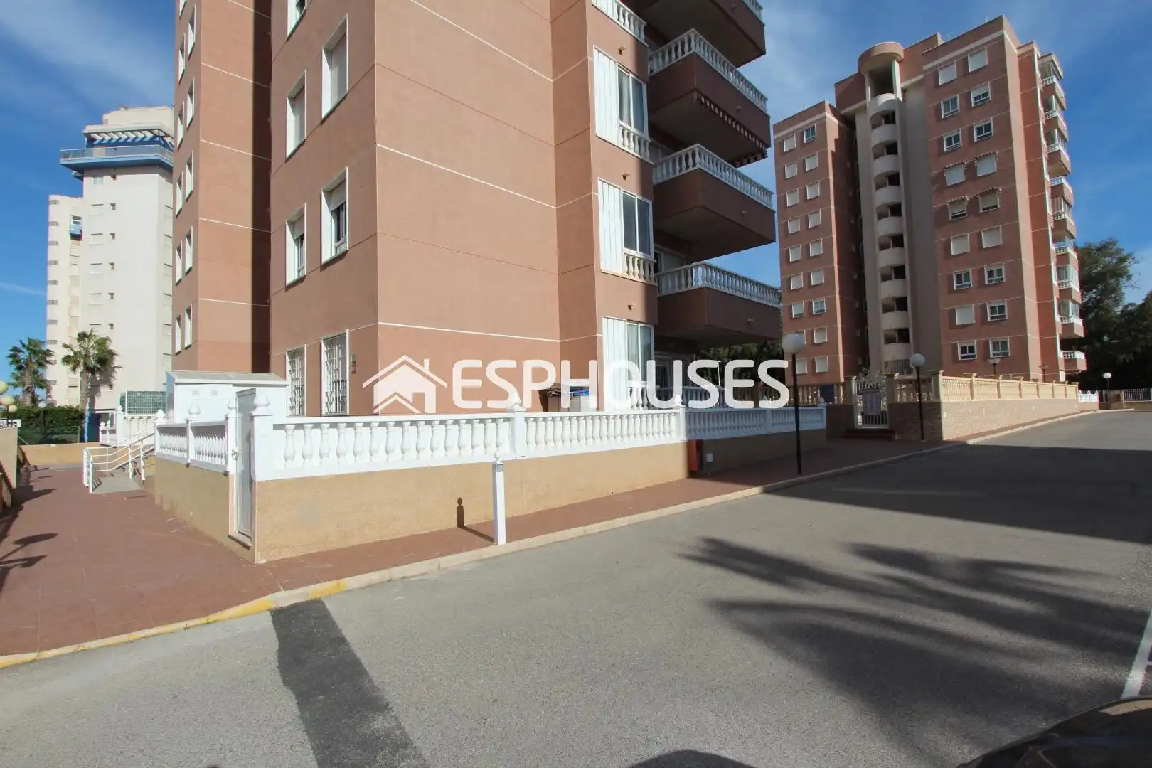 Exterior view of Flat for sale in Guardamar del Segura  with Air Conditioner, Terrace and Storage room