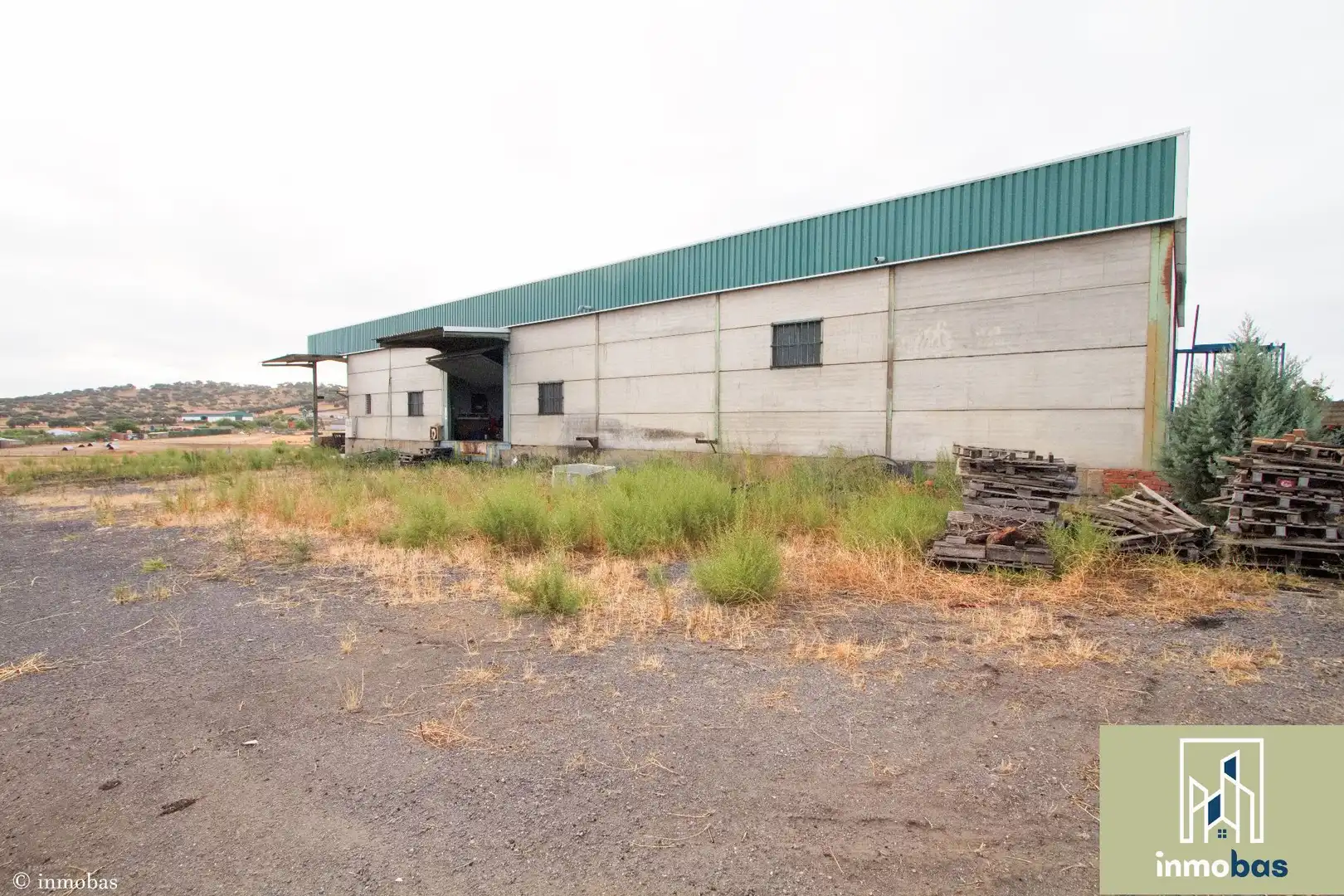 Vista exterior de Nau industrial en venda en Valverde de Leganés