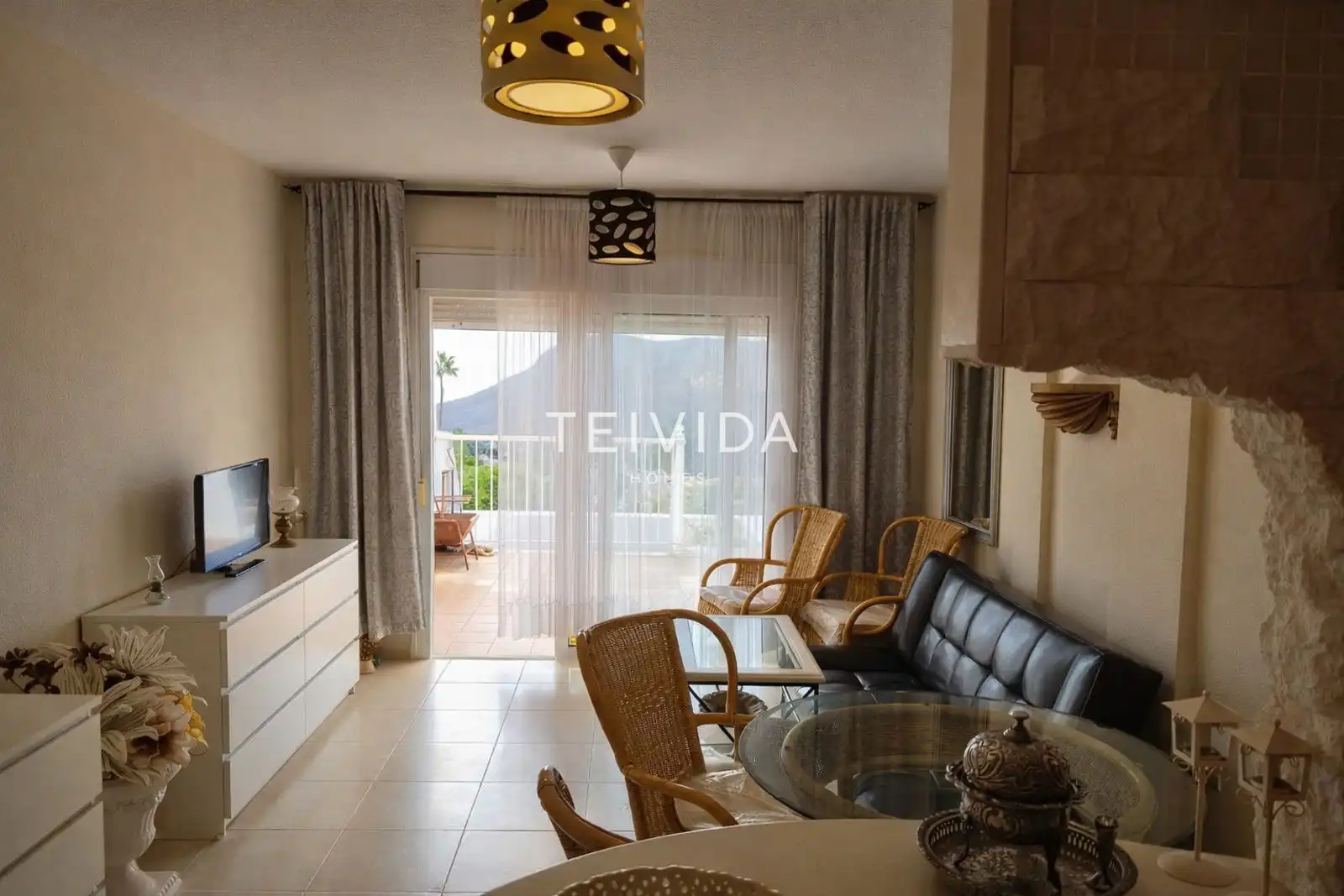 Sala de estar de Piso en venta en Arona con Piscina, Amueblado y Piscina comunitaria