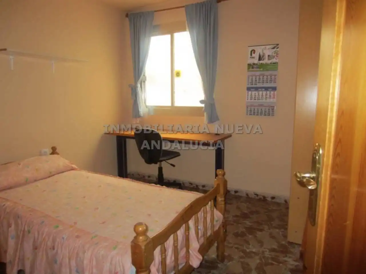 Habitación de Piso de alquiler en Almería con Terraza y Amueblado