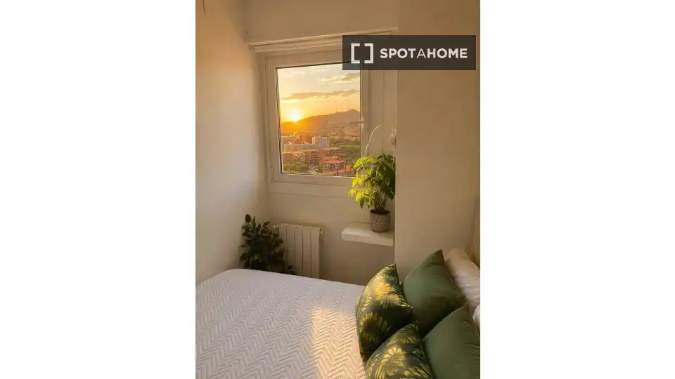 Habitación de Piso de alquiler en Montgat con Aire acondicionado, Calefacción y Amueblado