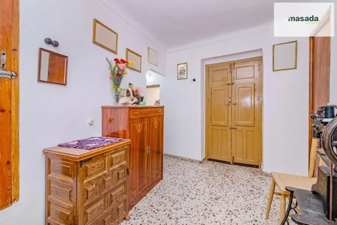 Casa adosada en venta en Montefrío