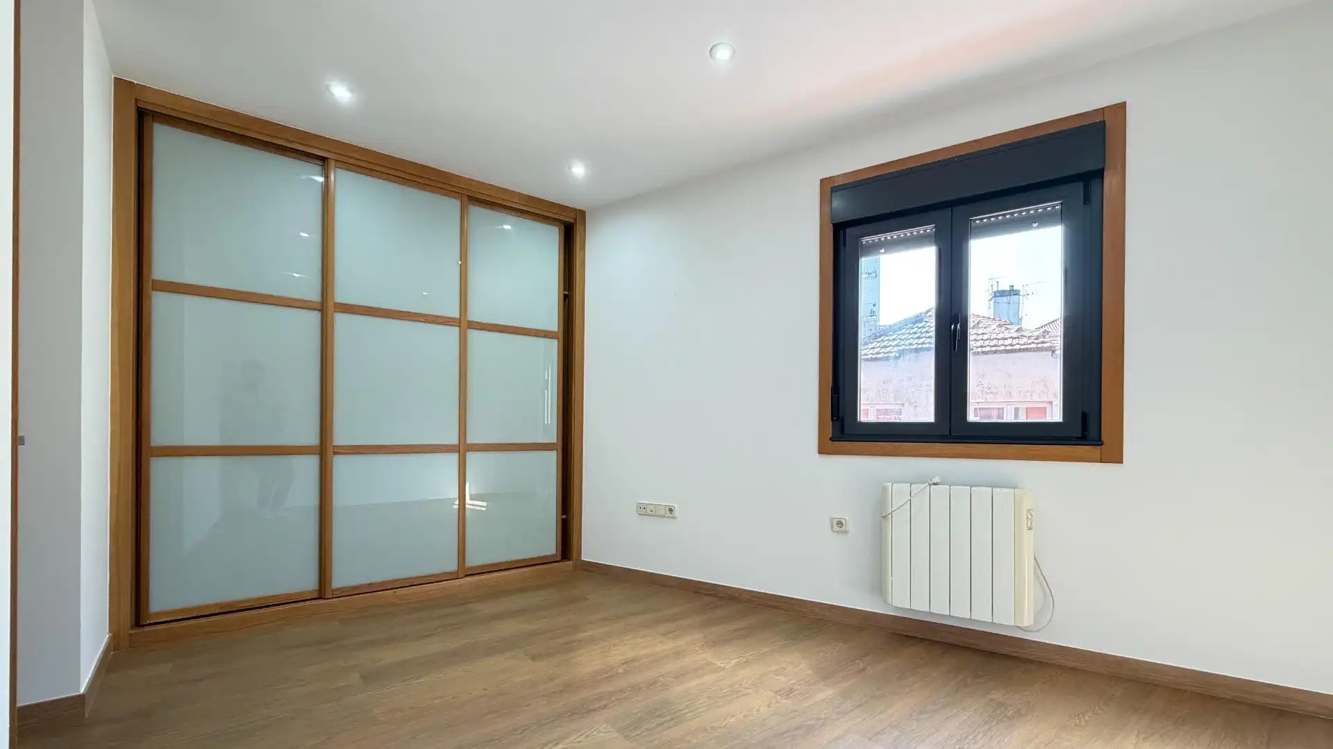 Bedroom of Flat for sale in Vigo   with Heating