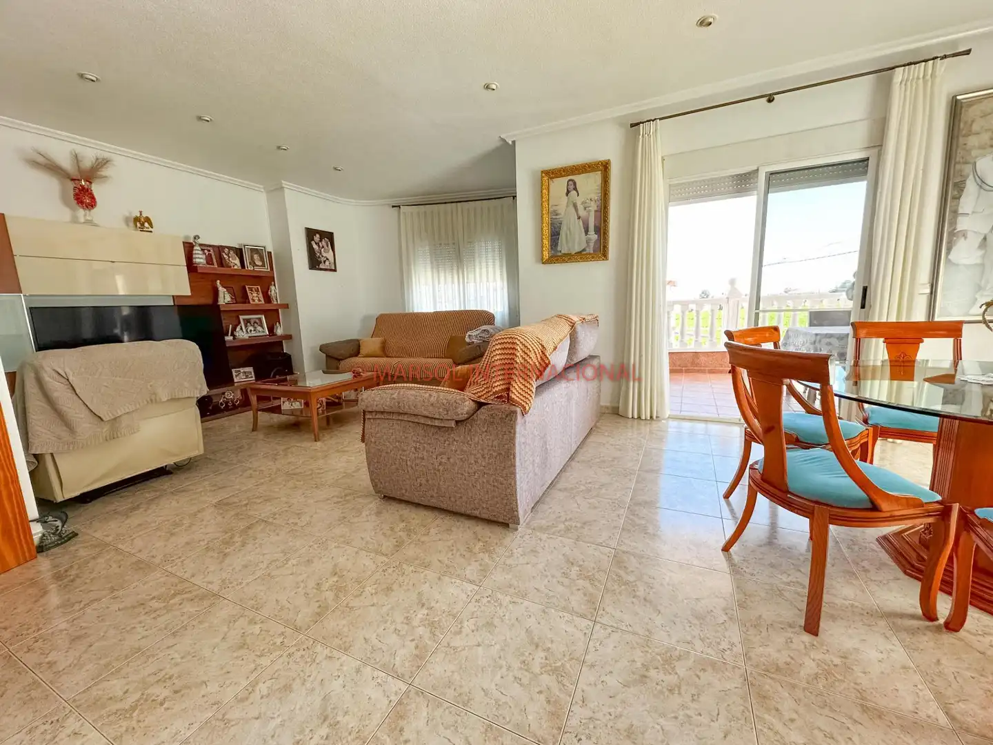 Sala d'estar de Casa o xalet en venda en Orihuela amb Jardí privat, Terrassa i Traster