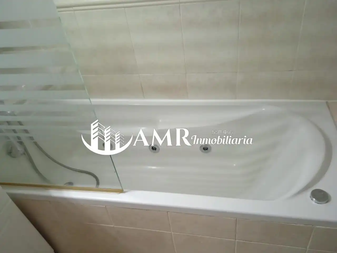 Baño de Piso en venta en Yeles con Aire acondicionado, Calefacción y Amueblado