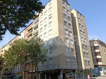 Piso con balcón en venta en Calle María Auxiliadora