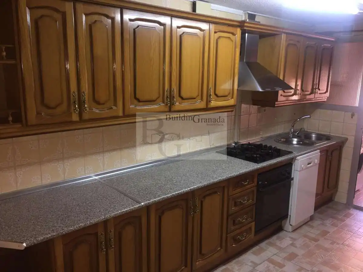 Cocina de Piso de alquiler en Granada con Calefacción, Terraza y Amueblado