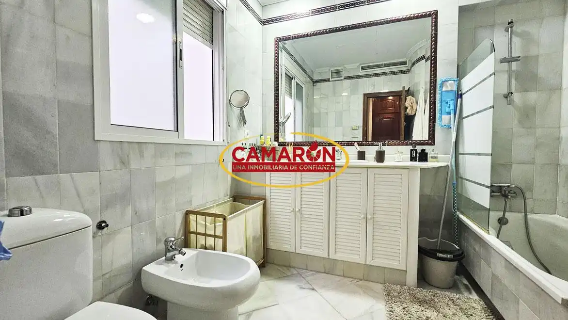 Baño de Casa adosada en venta en La Puebla del Río