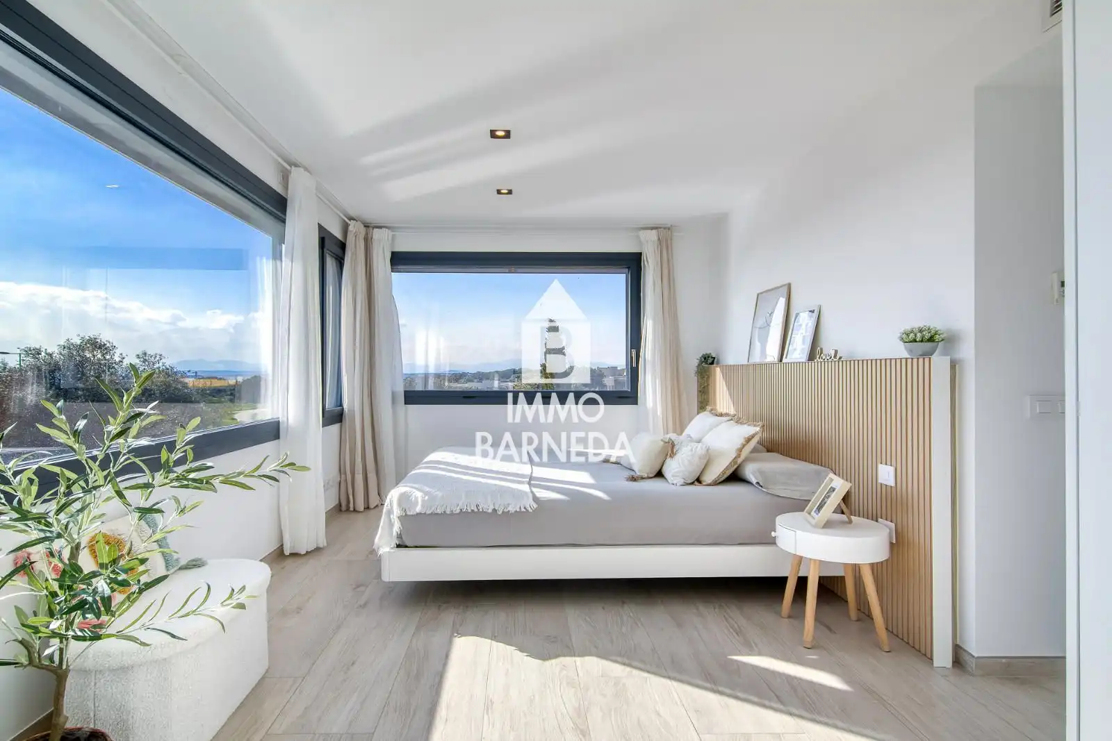 Schlafzimmer von Haus oder Chalet zum Verkauf in Palau-saverdera mit Klimaanlage, Heizung und Privatgarten