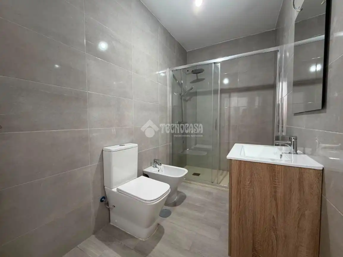 Badezimmer von Wohnung zum Verkauf in Isla Cristina mit Balkon