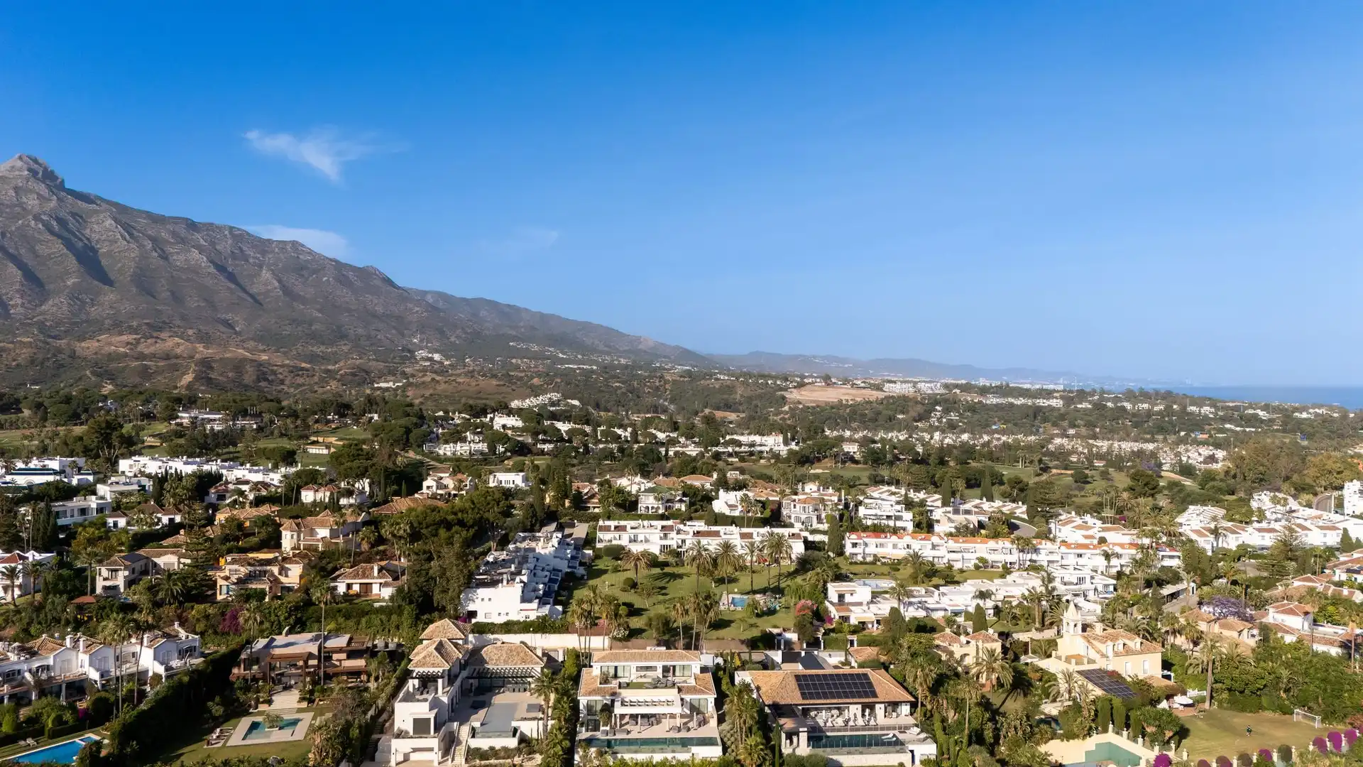 Vista exterior de Casa adosada en venta en Marbella con Terraza