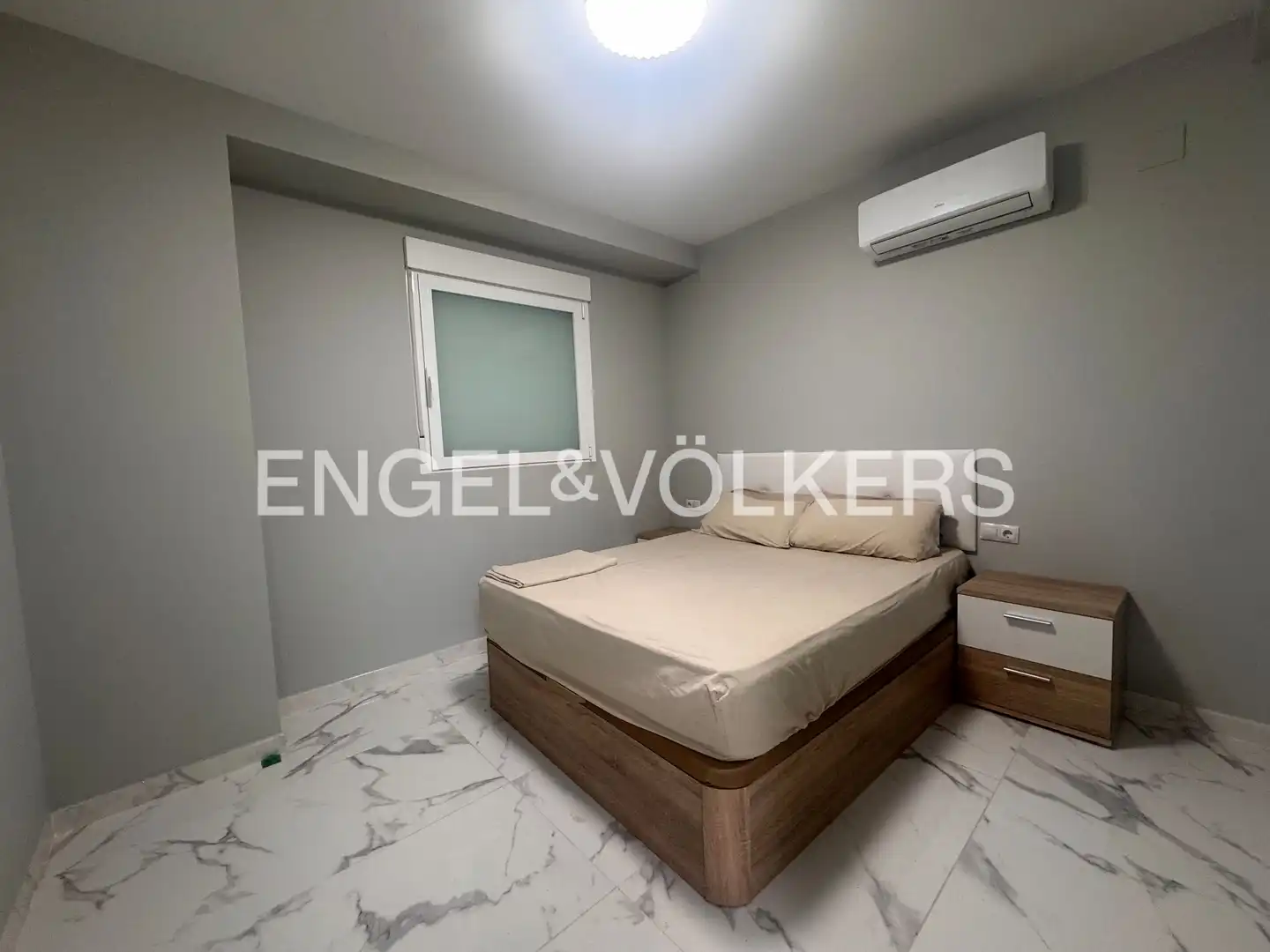 Dormitori de Apartament de lloguer en Valencia amb Aire condicionat, Calefacció i Moblat