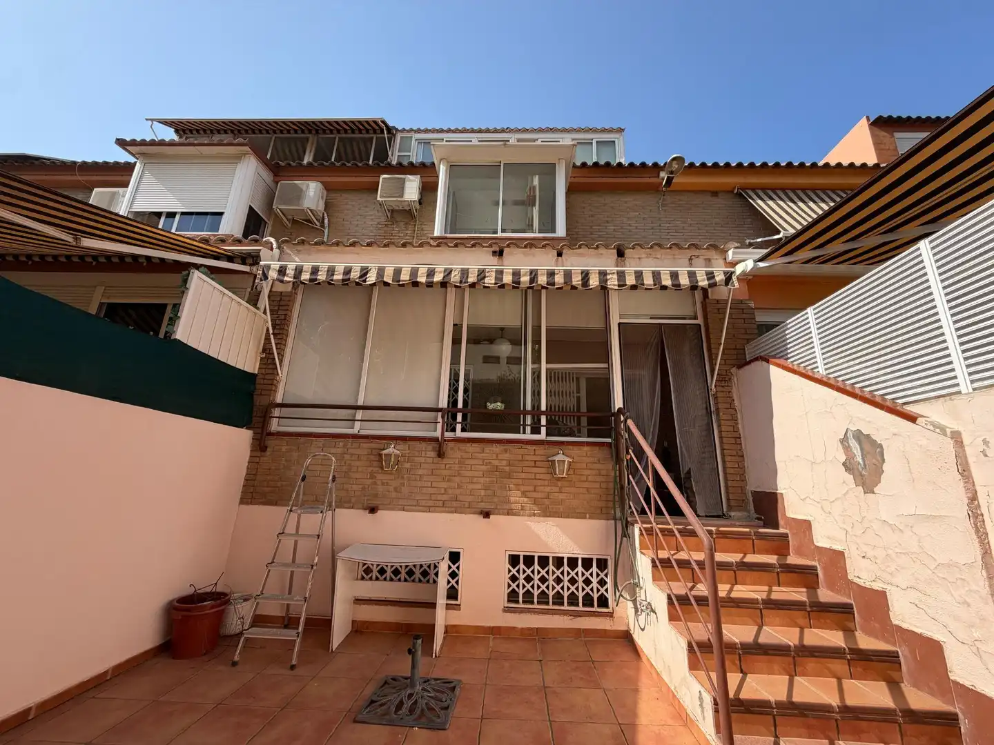 Vista exterior de Casa o xalet en venda en Alicante / Alacant amb Piscina comunitària