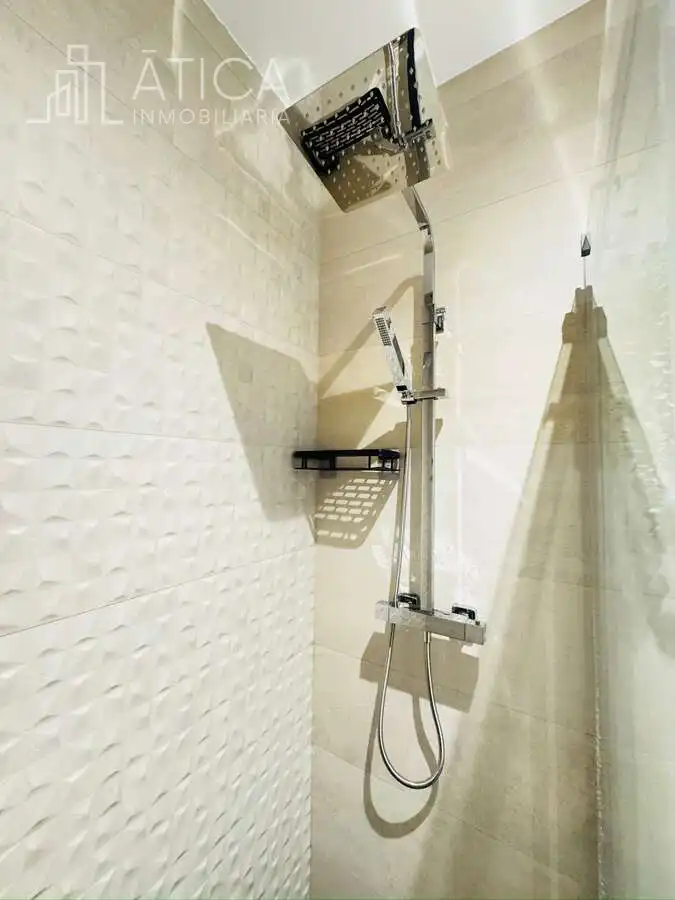 Bany de Apartament de lloguer en Salamanca amb Aire condicionat, Calefacció i Moblat
