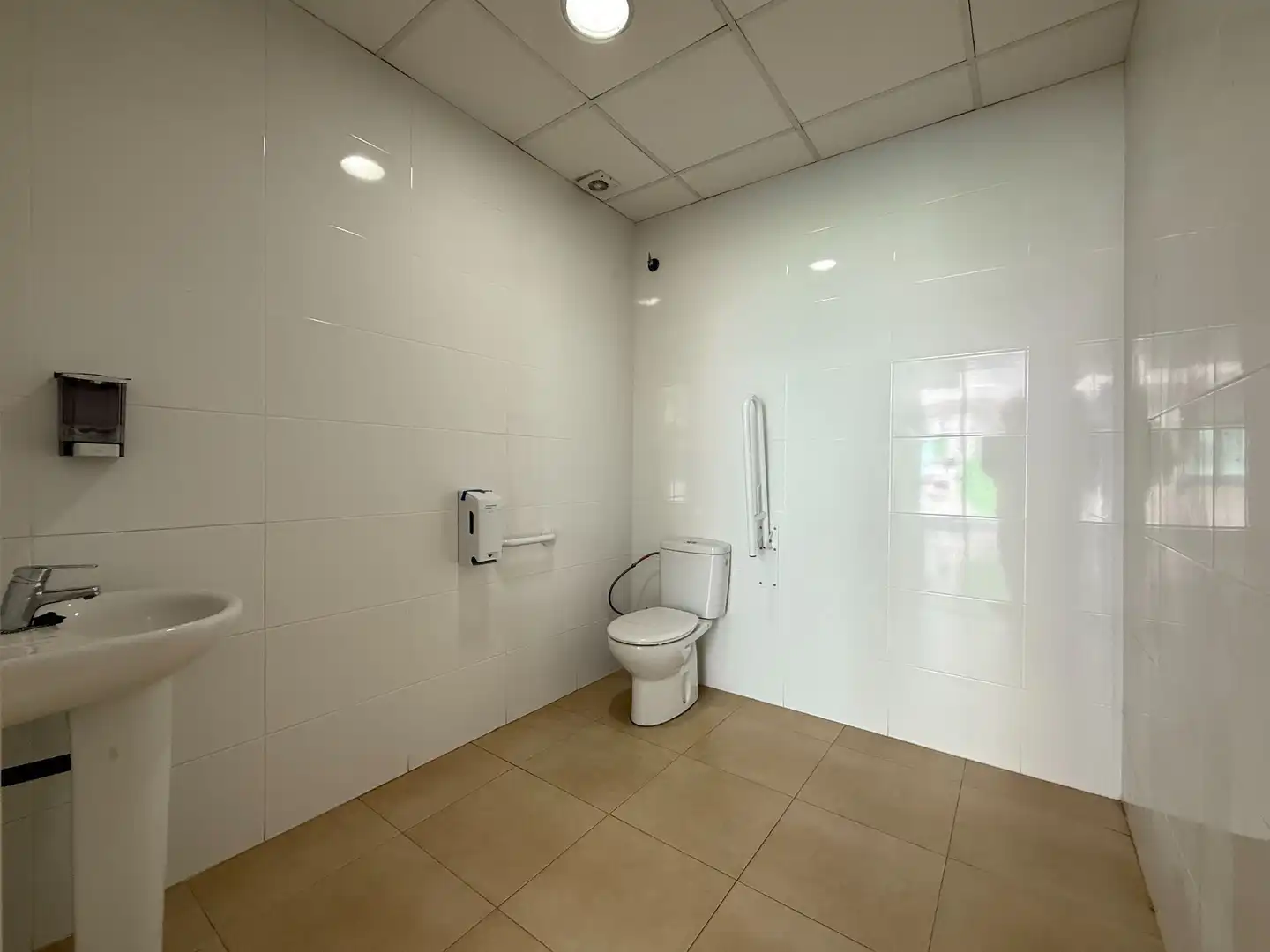 Baño de Local de alquiler en Igualada con Aire acondicionado