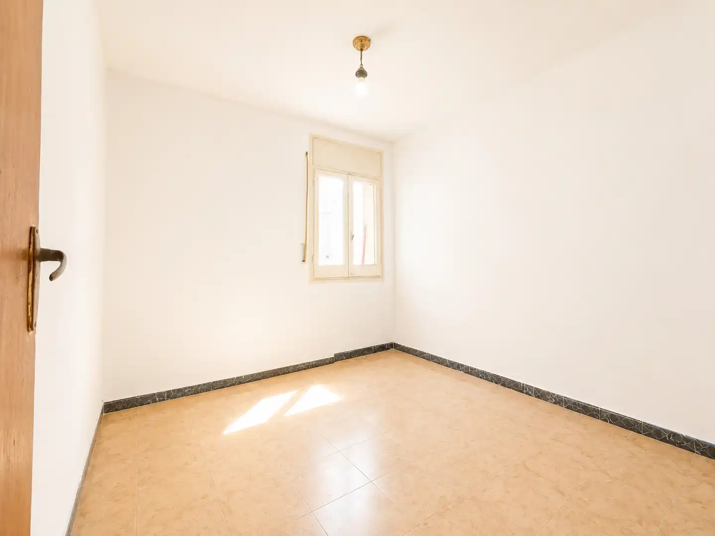 Habitación de Piso en venta en Santa Coloma de Gramenet con Terraza