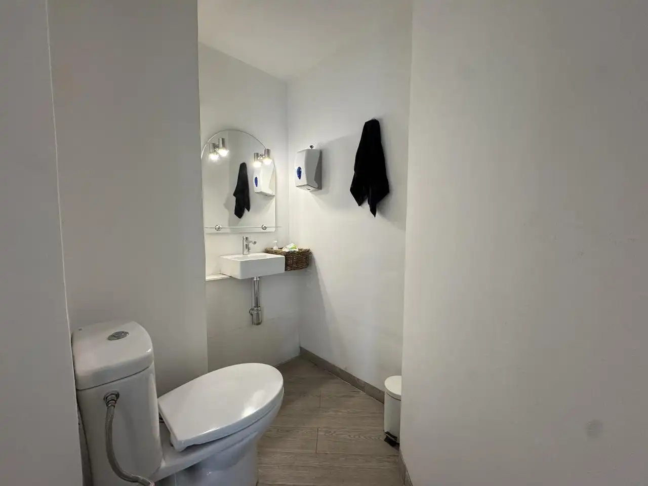 Bany de Local en traspas en Barcelona