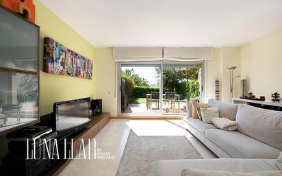 Sala d'estar de Planta baixa en venda en Sitges amb Aire condicionat, Calefacció i Jardí privat