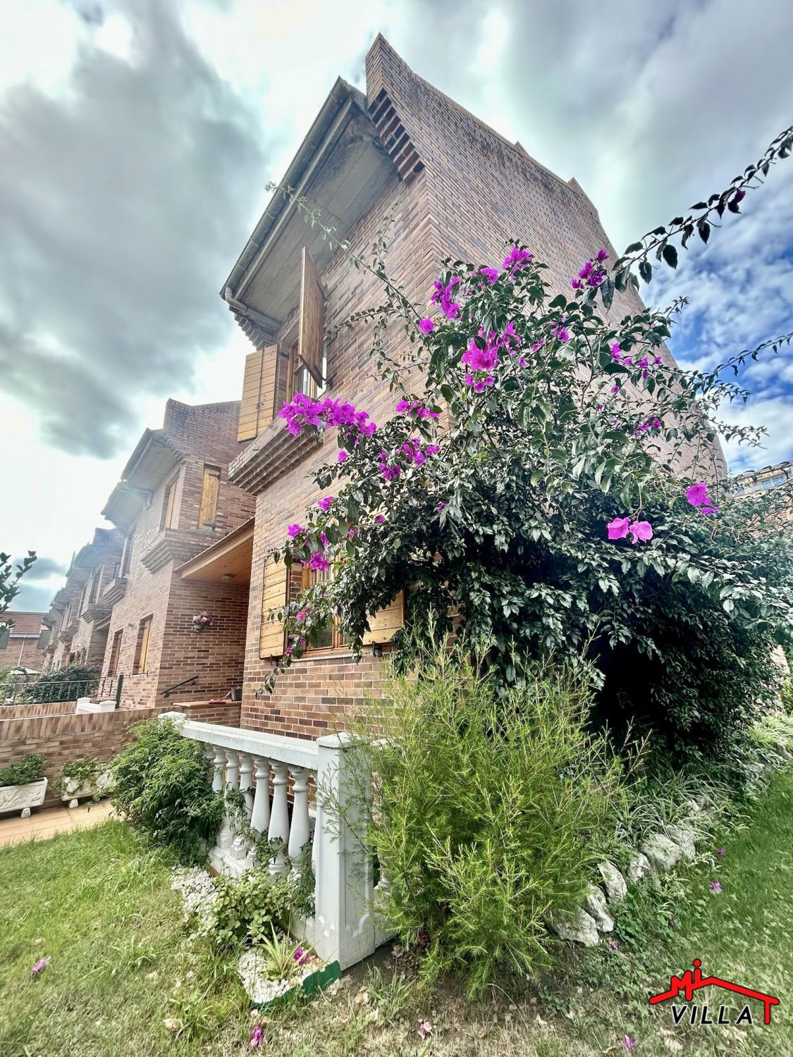 Exterior view of Single-family semi-detached for sale in Laredo  with Heating