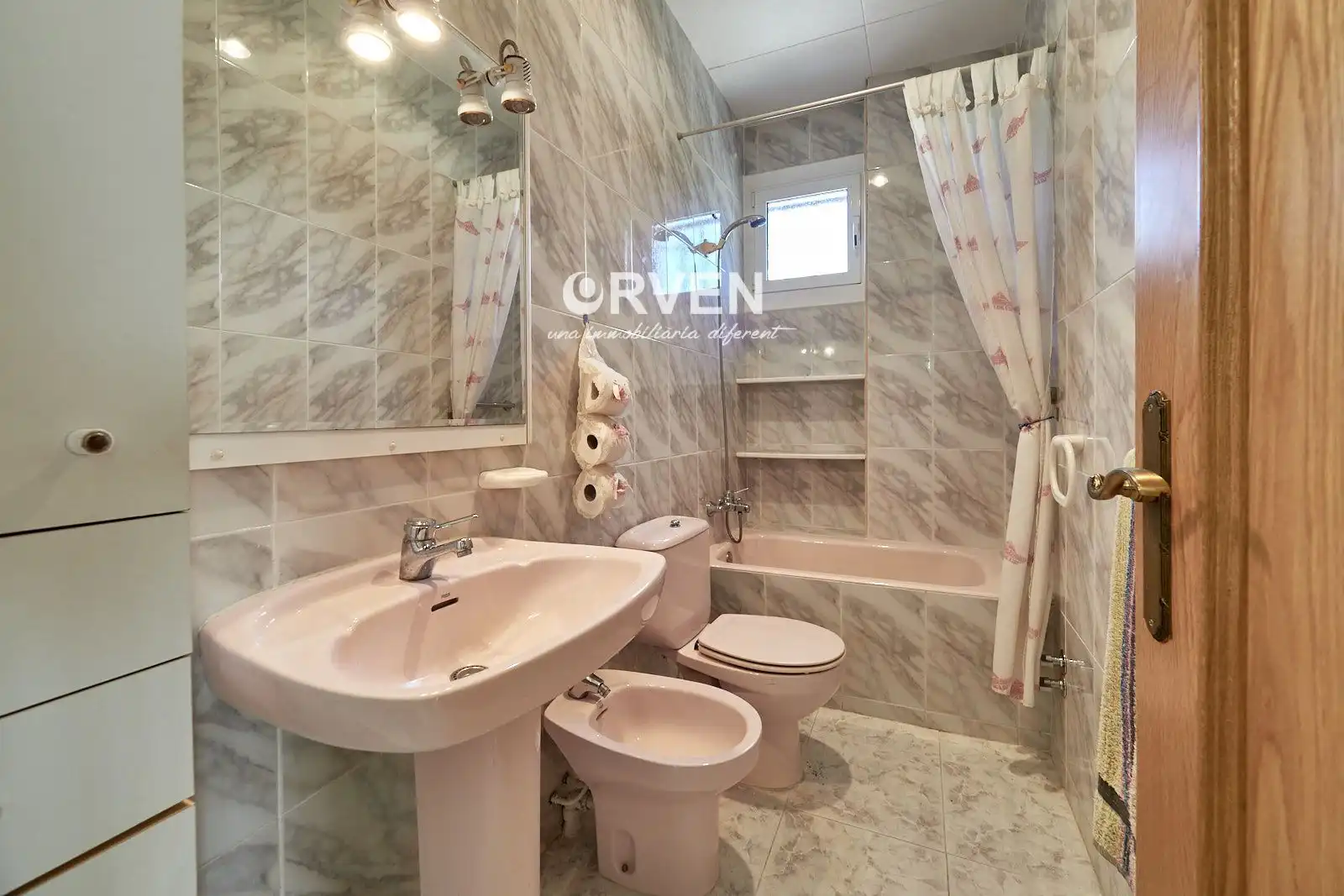 Baño de Piso en venta en Torredembarra con Aire acondicionado, Calefacción y Terraza