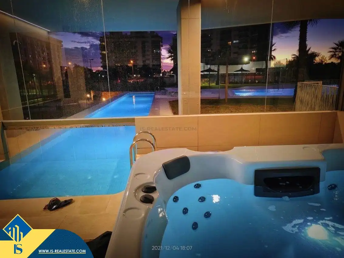 Piscina de Piso en venta en Alicante / Alacant con Terraza, Amueblado y Piscina comunitaria