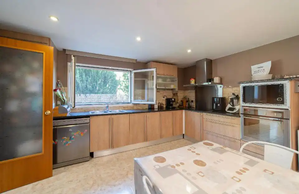 Cocina de Casa o chalet en venta en Vilablareix con Aire acondicionado, Calefacción y Jardín privado