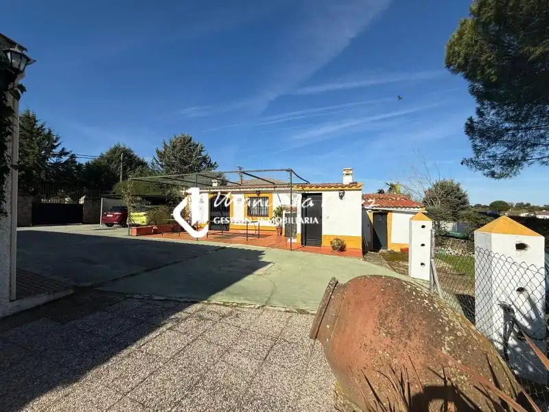 Vista exterior de Casa o xalet en venda en Casar de Cáceres