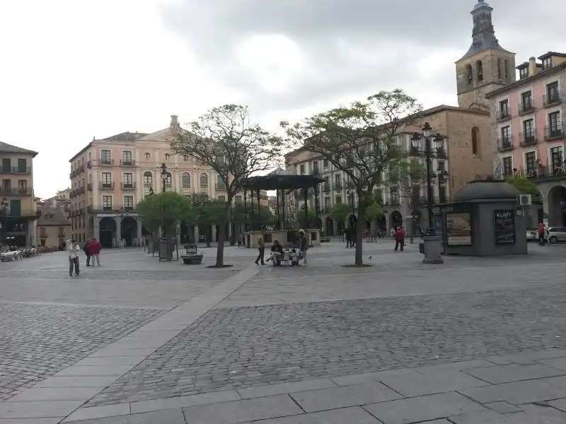 Vista exterior de Oficina de alquiler en Segovia con Calefacción