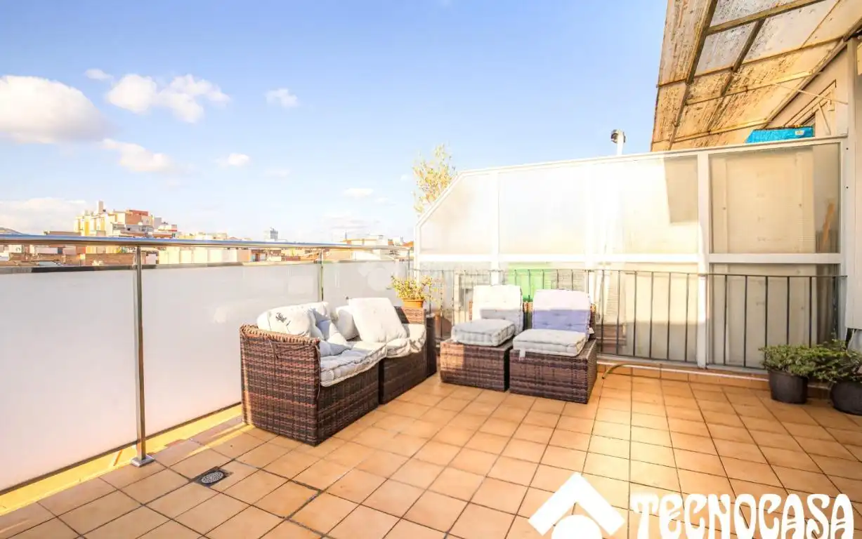 Penthouse with lift for sale in Sants - Montjuïc