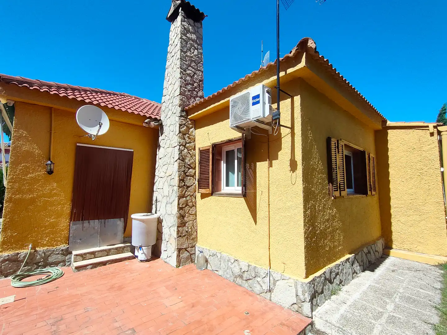 Exterior view of Houses for sale in Godelleta  with Air Conditioner, Private garden and Terrace