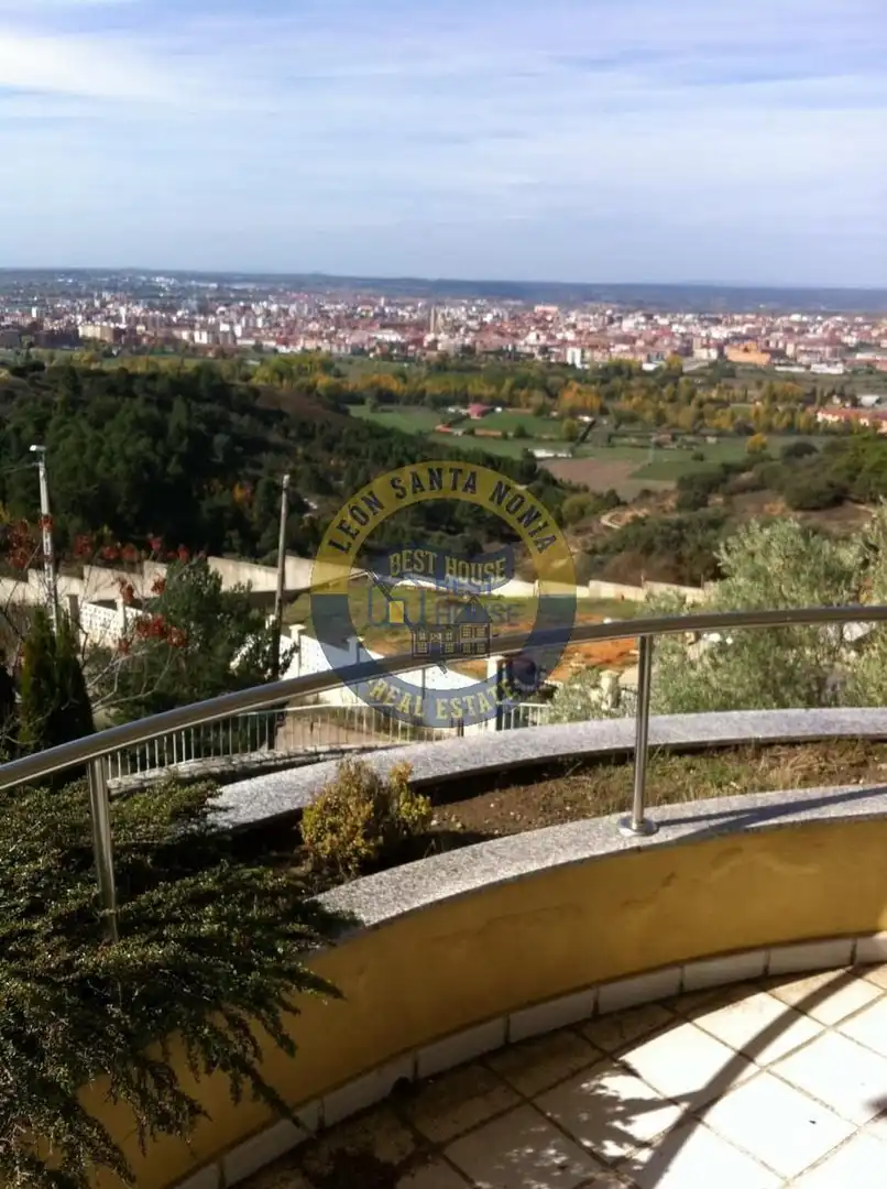 Casa o chalet en venta en Valdefresno con Calefacción, Jardín privado y Parquet