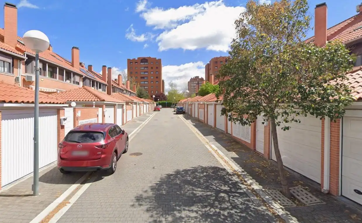 Vista exterior de Casa adosada en venta en Fuenlabrada con Trastero