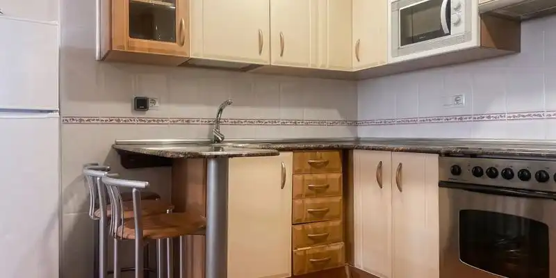 Cuina de Casa o xalet en venda en Entrambasaguas amb Jardí privat, Terrassa i Traster
