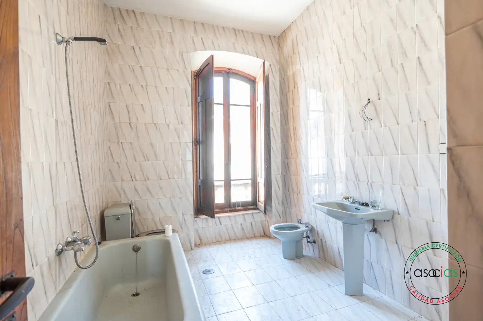 Badezimmer von Gebäude zum Verkauf in Taramundi