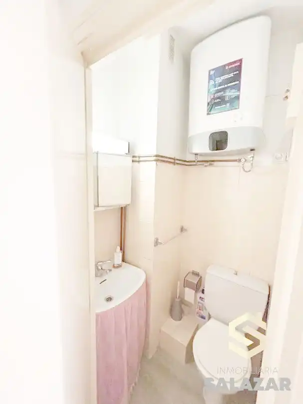 Bathroom of Flat for rent in Bilbao   with Heating, Oven and Washing machine