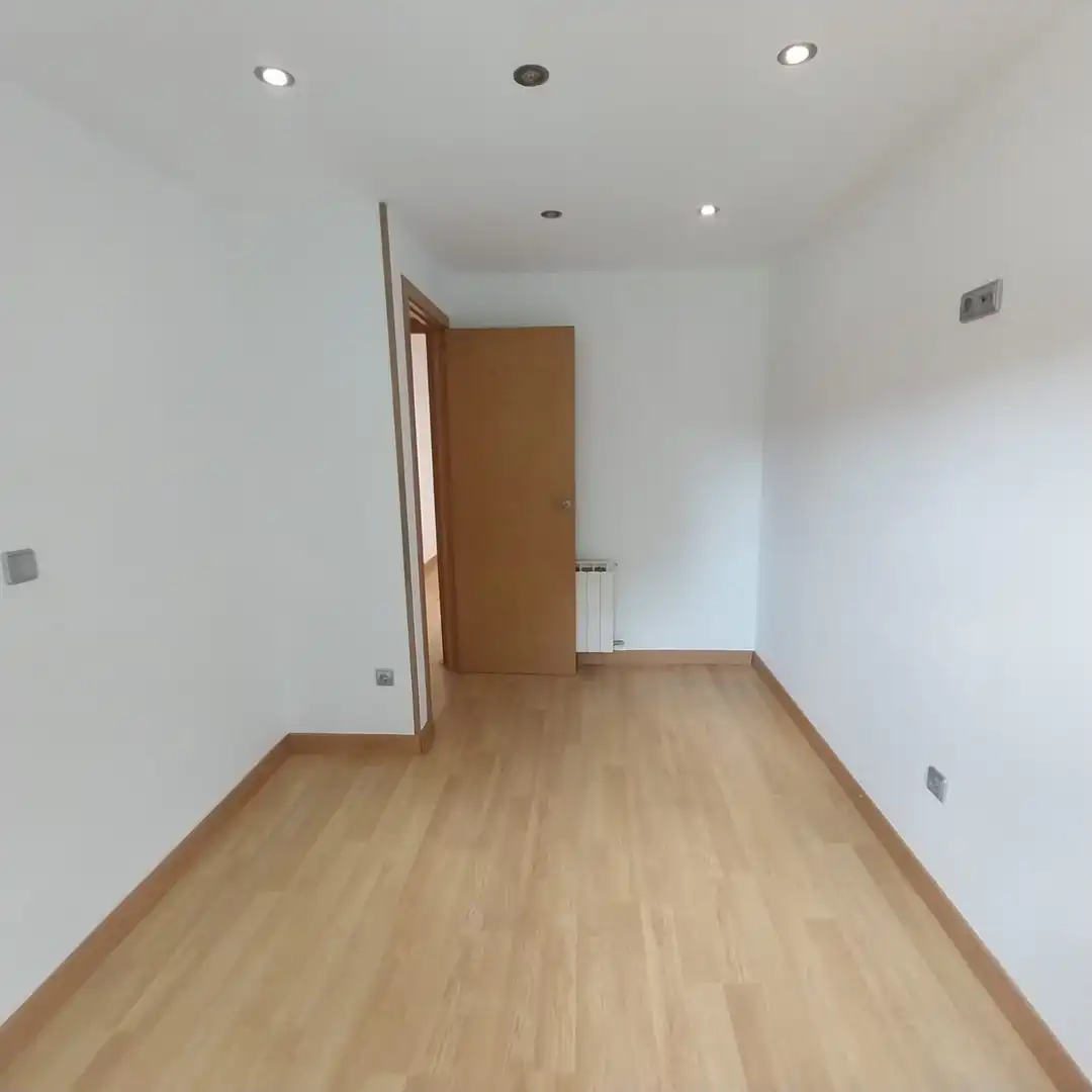 Bedroom of Flat for sale in Valladolid  with Heating, Parquet flooring and Terrace