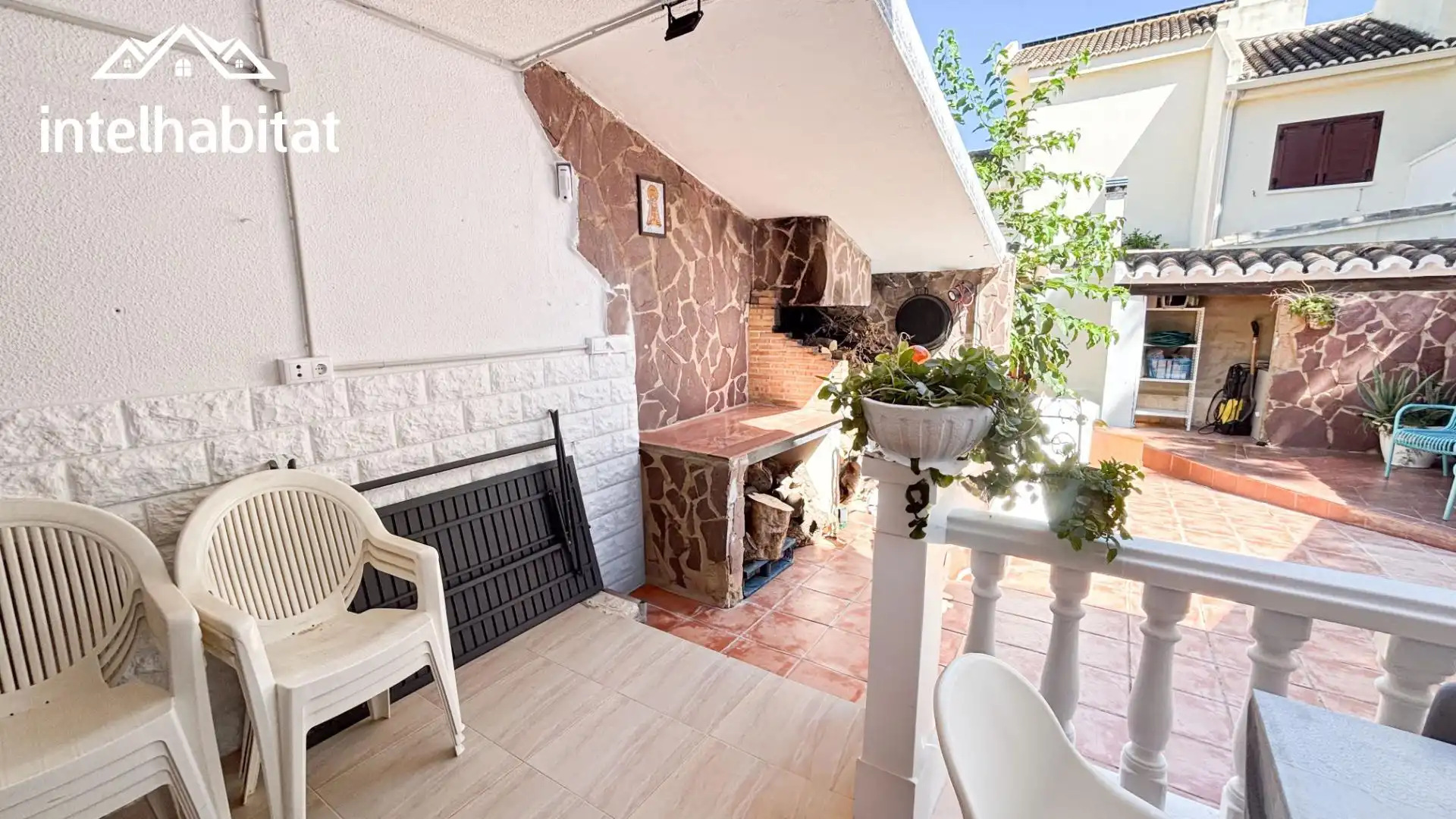 Terrassa de Casa adosada en venda en Riba-roja de Túria amb Balcó