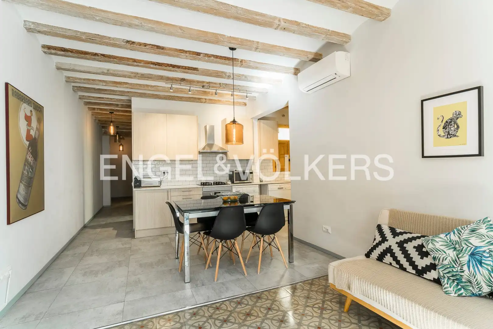 Exterior view of Flat for rent in Barcelona  with Air Conditioner, Heating and Storage room